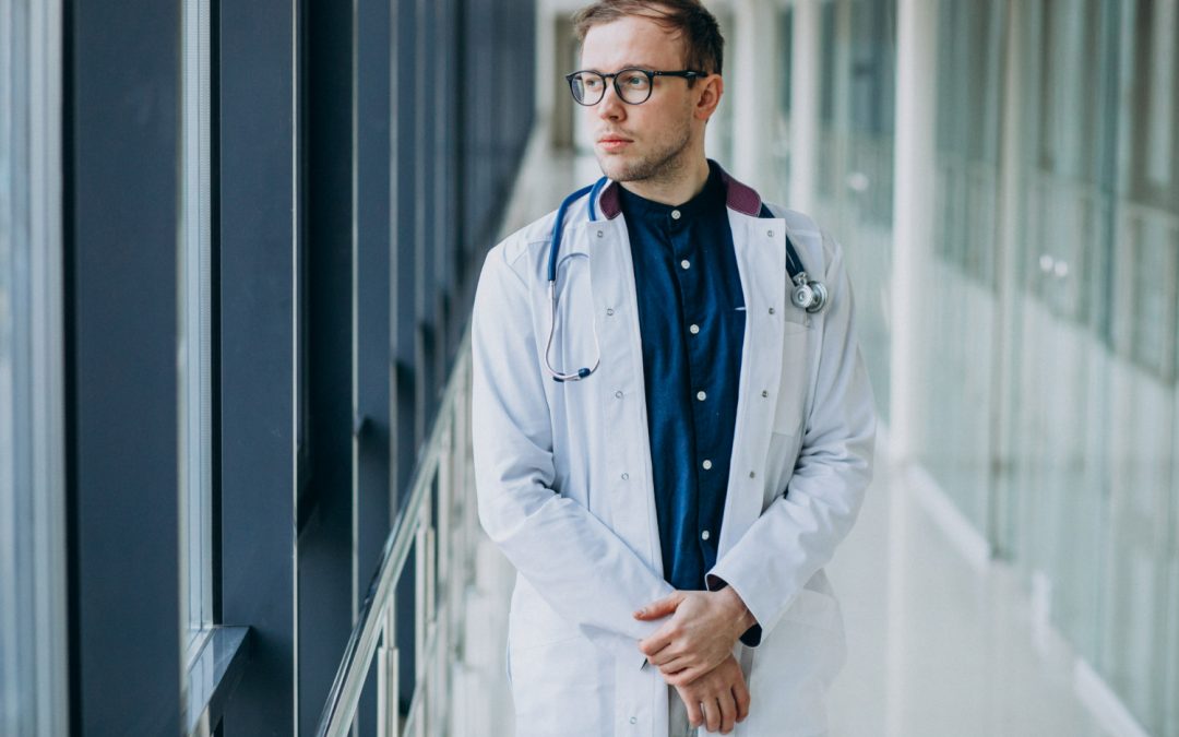 Studiu privind motivele pentru care medicii tineri aleg să profeseze în alte țări